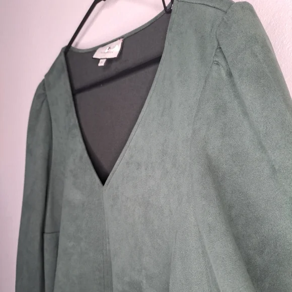 Tuckernuck Deep Green Blouse - Picture 11 of 15